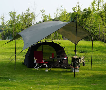 TOKYO CRAFTS One Tarp – tarp pitched above a camp living area
