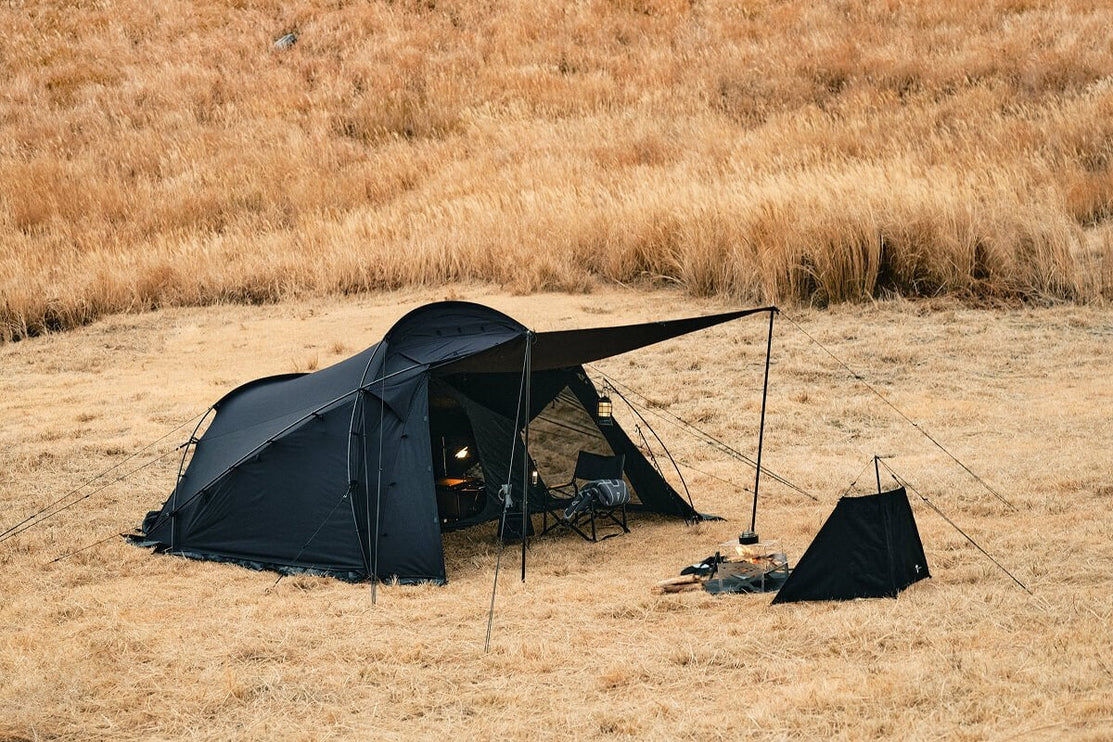 TOKYO CRAFTS Tenbi Shelter TC 5th Anniversary – Black – raised canopy setup